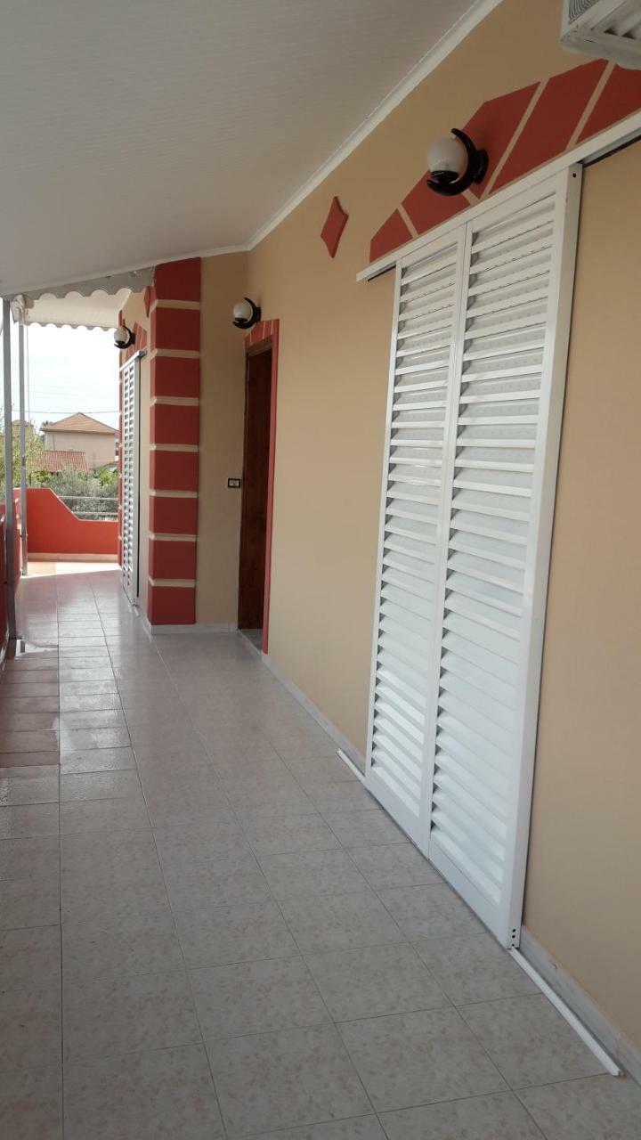 אמודיה Kostas Christos Rooms מראה חיצוני תמונה